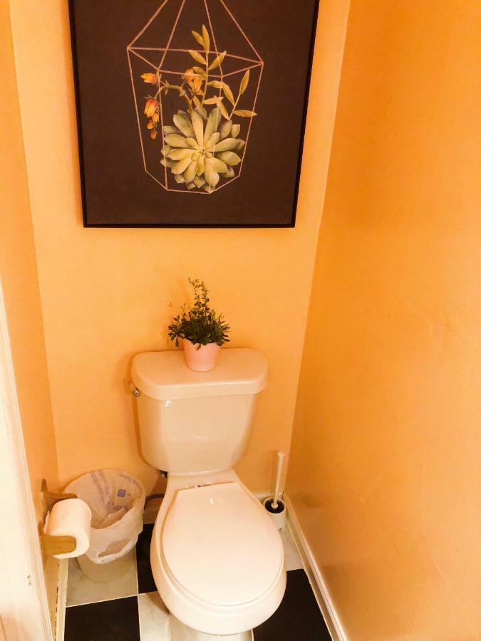 2 Bedrooms Robinwood